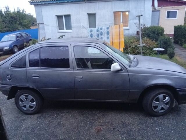 Сірий Опель Кадет, об'ємом двигуна 1.6 л та пробігом 1 тис. км за 750 $, фото 4 на Automoto.ua