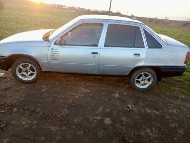 Серый Опель Кадет, объемом двигателя 1.6 л и пробегом 179 тыс. км за 1015 $, фото 5 на Automoto.ua