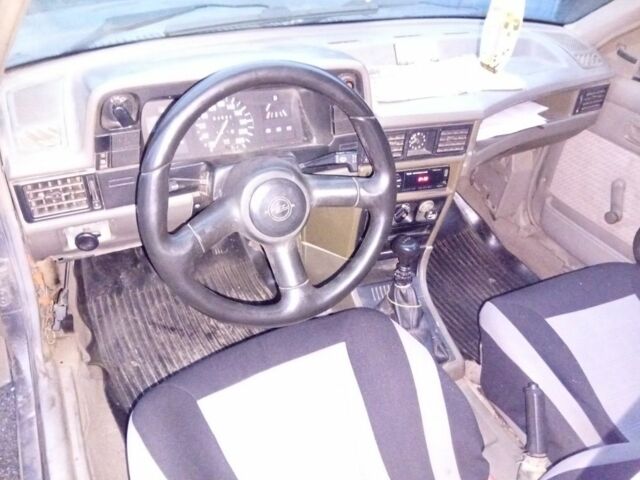 Сірий Опель Кадет, об'ємом двигуна 1.6 л та пробігом 1 тис. км за 750 $, фото 5 на Automoto.ua