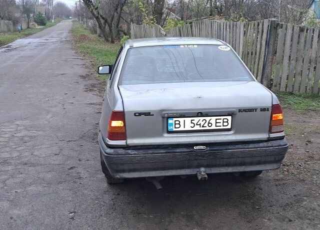 Серый Опель Кадет, объемом двигателя 1.6 л и пробегом 300 тыс. км за 1200 $, фото 3 на Automoto.ua