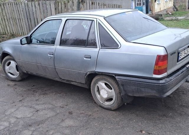 Серый Опель Кадет, объемом двигателя 1.6 л и пробегом 300 тыс. км за 1200 $, фото 2 на Automoto.ua