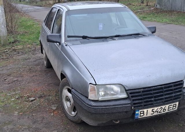 Серый Опель Кадет, объемом двигателя 1.6 л и пробегом 300 тыс. км за 1200 $, фото 1 на Automoto.ua