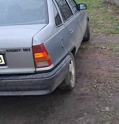 Серый Опель Кадет, объемом двигателя 1.6 л и пробегом 300 тыс. км за 1200 $, фото 4 на Automoto.ua