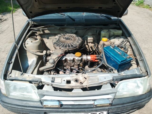 Серый Опель Кадет, объемом двигателя 1.4 л и пробегом 828 тыс. км за 750 $, фото 1 на Automoto.ua