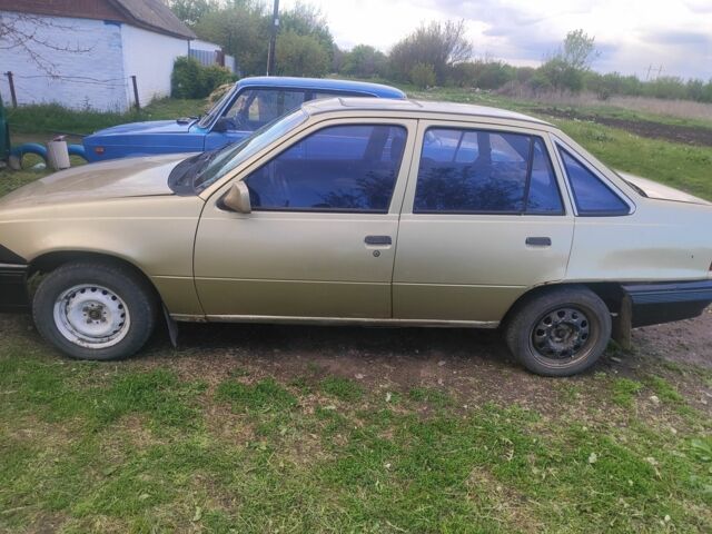 Сірий Опель Кадет, об'ємом двигуна 1.6 л та пробігом 26 тис. км за 320 $, фото 1 на Automoto.ua