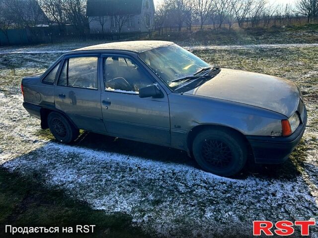 Серый Опель Кадет, объемом двигателя 1.6 л и пробегом 0 тыс. км за 900 $, фото 1 на Automoto.ua