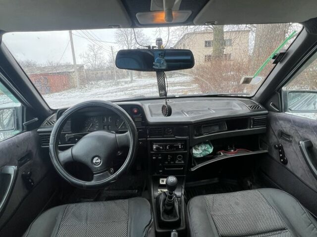 Серый Опель Кадет, объемом двигателя 1.4 л и пробегом 3 тыс. км за 1400 $, фото 4 на Automoto.ua