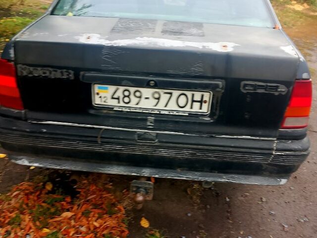 Серый Опель Кадет, объемом двигателя 1.5 л и пробегом 200 тыс. км за 800 $, фото 2 на Automoto.ua