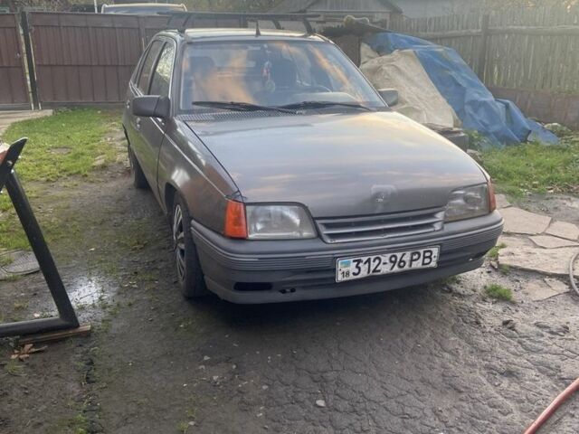 Сірий Опель Кадет, об'ємом двигуна 1.6 л та пробігом 300 тис. км за 512 $, фото 1 на Automoto.ua