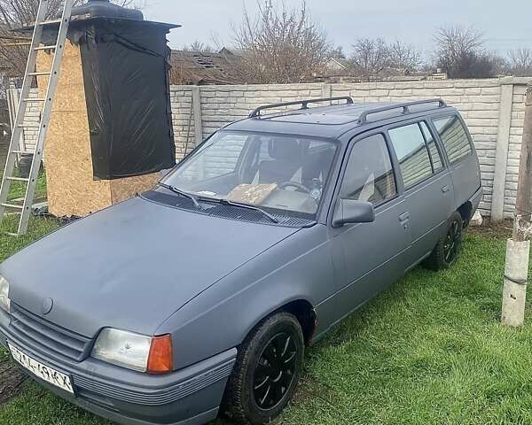 Серый Опель Кадет, объемом двигателя 1.6 л и пробегом 200 тыс. км за 519 $, фото 1 на Automoto.ua