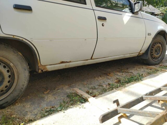 Серый Опель Кадет, объемом двигателя 1.8 л и пробегом 200 тыс. км за 600 $, фото 10 на Automoto.ua