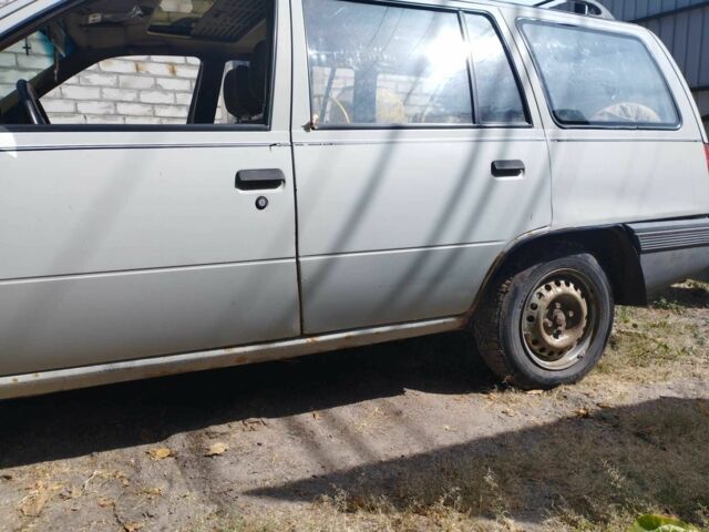 Серый Опель Кадет, объемом двигателя 1.8 л и пробегом 200 тыс. км за 600 $, фото 13 на Automoto.ua