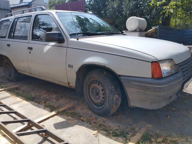 Серый Опель Кадет, объемом двигателя 1.8 л и пробегом 200 тыс. км за 600 $, фото 9 на Automoto.ua