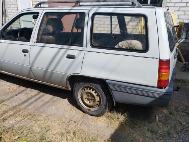 Серый Опель Кадет, объемом двигателя 1.8 л и пробегом 200 тыс. км за 600 $, фото 5 на Automoto.ua