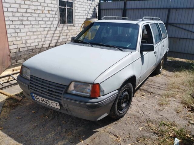 Серый Опель Кадет, объемом двигателя 1.8 л и пробегом 200 тыс. км за 600 $, фото 1 на Automoto.ua