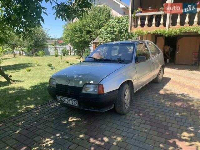 Серый Опель Кадет, объемом двигателя 1.6 л и пробегом 100 тыс. км за 900 $, фото 4 на Automoto.ua