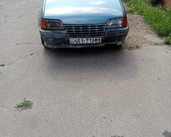 Серый Опель Кадет, объемом двигателя 1.6 л и пробегом 52 тыс. км за 1100 $, фото 2 на Automoto.ua