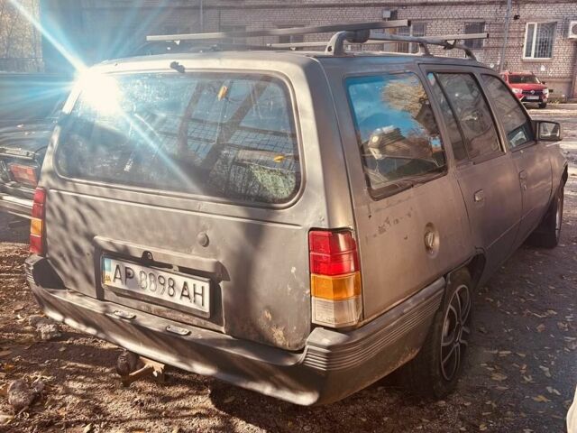 Серый Опель Кадет, объемом двигателя 1.3 л и пробегом 250 тыс. км за 430 $, фото 1 на Automoto.ua