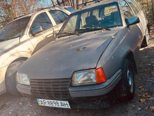 Серый Опель Кадет, объемом двигателя 1.3 л и пробегом 250 тыс. км за 430 $, фото 2 на Automoto.ua