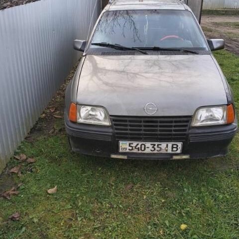 Сірий Опель Кадет, об'ємом двигуна 0 л та пробігом 1000 тис. км за 700 $, фото 2 на Automoto.ua