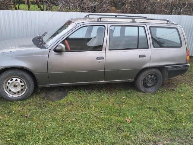 Сірий Опель Кадет, об'ємом двигуна 0 л та пробігом 1000 тис. км за 700 $, фото 1 на Automoto.ua