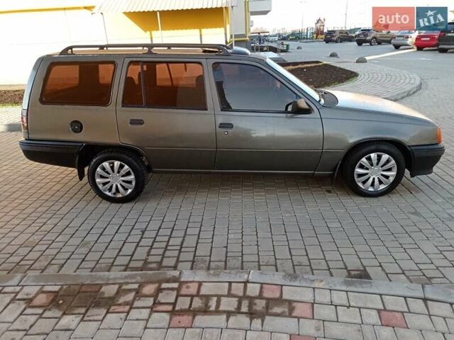 Серый Опель Кадет, объемом двигателя 0 л и пробегом 200 тыс. км за 1250 $, фото 3 на Automoto.ua