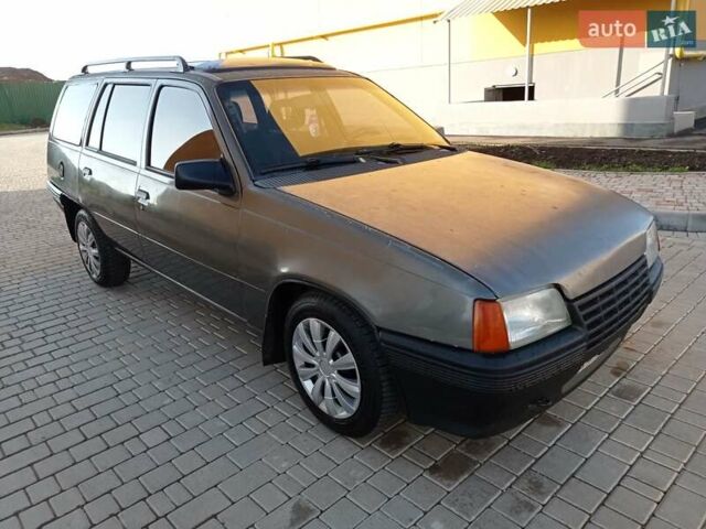 Серый Опель Кадет, объемом двигателя 0 л и пробегом 200 тыс. км за 1250 $, фото 2 на Automoto.ua