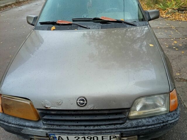 Сірий Опель Кадет, об'ємом двигуна 1.6 л та пробігом 2 тис. км за 714 $, фото 6 на Automoto.ua