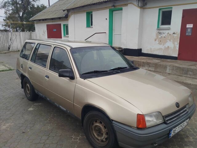 Серый Опель Кадет, объемом двигателя 1.6 л и пробегом 386 тыс. км за 950 $, фото 1 на Automoto.ua