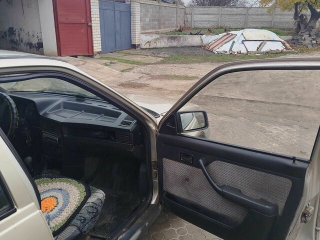 Серый Опель Кадет, объемом двигателя 1.6 л и пробегом 386 тыс. км за 950 $, фото 6 на Automoto.ua