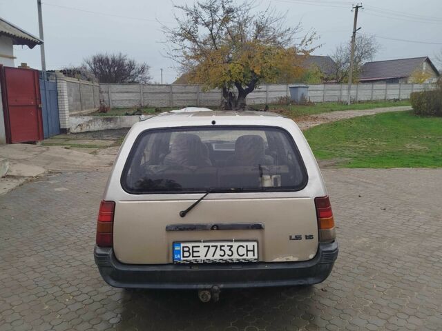 Серый Опель Кадет, объемом двигателя 1.6 л и пробегом 386 тыс. км за 950 $, фото 4 на Automoto.ua