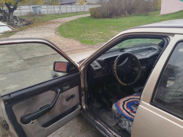 Серый Опель Кадет, объемом двигателя 1.6 л и пробегом 386 тыс. км за 950 $, фото 5 на Automoto.ua