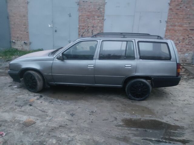 Серый Опель Кадет, объемом двигателя 1.6 л и пробегом 256 тыс. км за 650 $, фото 1 на Automoto.ua