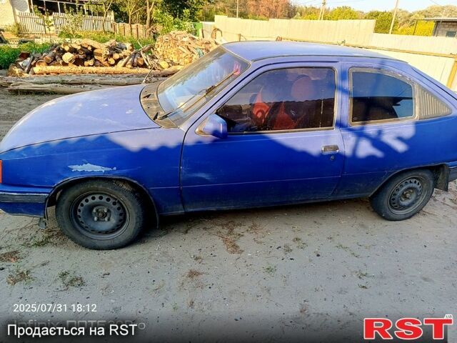 Синий Опель Кадет, объемом двигателя 1.6 л и пробегом 100 тыс. км за 700 $, фото 2 на Automoto.ua