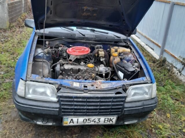 Синий Опель Кадет, объемом двигателя 9 л и пробегом 300 тыс. км за 600 $, фото 5 на Automoto.ua