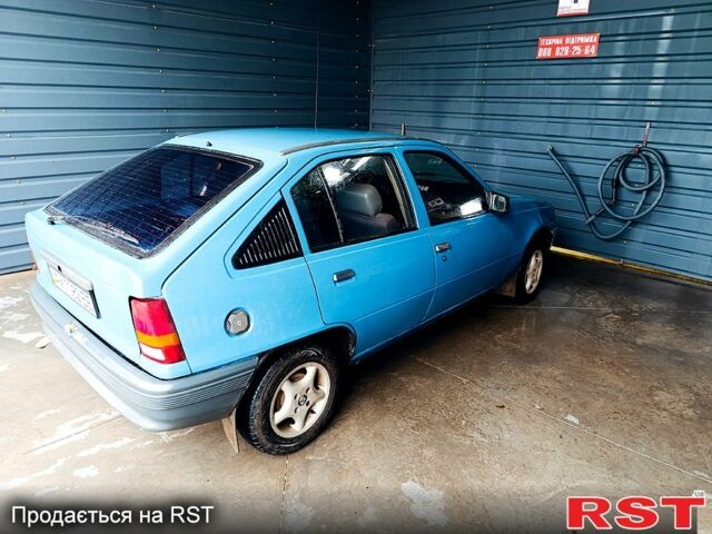 Синий Опель Кадет, объемом двигателя 1.4 л и пробегом 100 тыс. км за 600 $, фото 2 на Automoto.ua