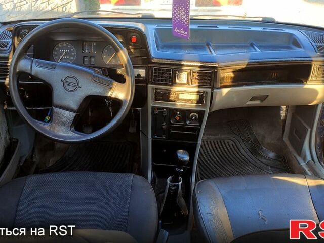 Синий Опель Кадет, объемом двигателя 1.3 л и пробегом 100 тыс. км за 650 $, фото 6 на Automoto.ua