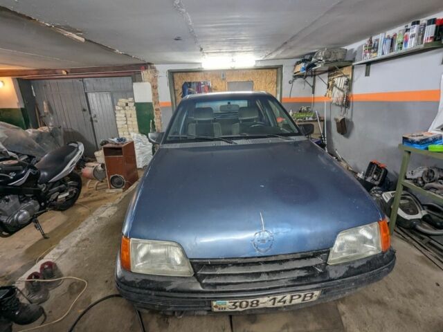 Синий Опель Кадет, объемом двигателя 1.6 л и пробегом 2 тыс. км за 500 $, фото 1 на Automoto.ua