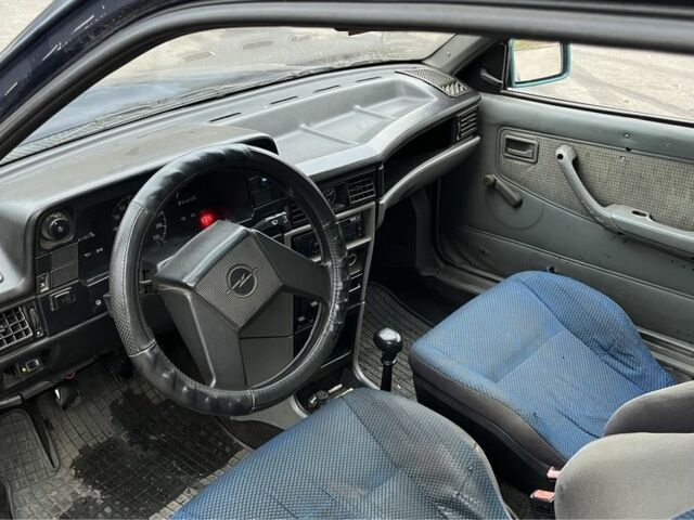 Синий Опель Кадет, объемом двигателя 1.6 л и пробегом 160 тыс. км за 600 $, фото 7 на Automoto.ua