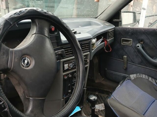 Синий Опель Кадет, объемом двигателя 0 л и пробегом 208 тыс. км за 356 $, фото 1 на Automoto.ua