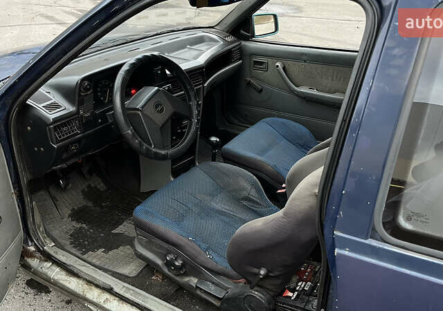 Синій Опель Кадет, об'ємом двигуна 1.6 л та пробігом 160 тис. км за 600 $, фото 3 на Automoto.ua