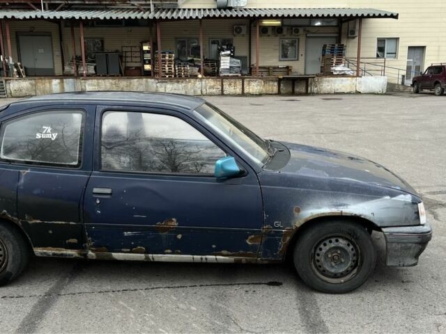 Синий Опель Кадет, объемом двигателя 1.6 л и пробегом 160 тыс. км за 600 $, фото 3 на Automoto.ua