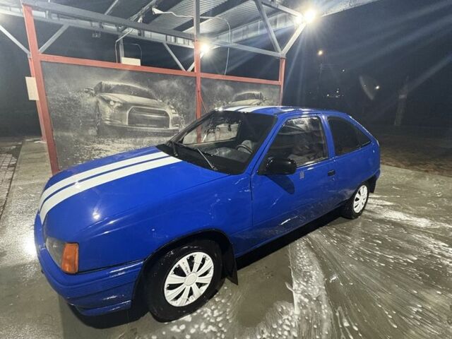 Синий Опель Кадет, объемом двигателя 1.3 л и пробегом 300 тыс. км за 477 $, фото 3 на Automoto.ua