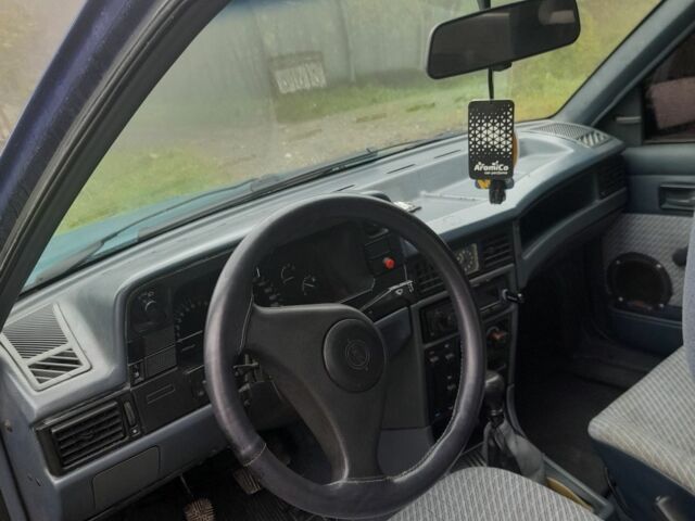 Синий Опель Кадет, объемом двигателя 1.3 л и пробегом 386 тыс. км за 700 $, фото 7 на Automoto.ua