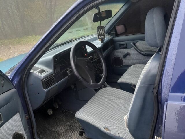 Синий Опель Кадет, объемом двигателя 1.3 л и пробегом 386 тыс. км за 700 $, фото 3 на Automoto.ua