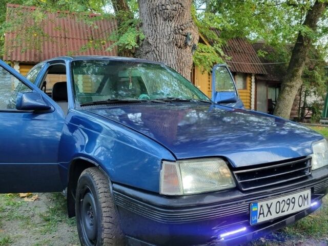 Синий Опель Кадет, объемом двигателя 1.4 л и пробегом 399 тыс. км за 1100 $, фото 2 на Automoto.ua