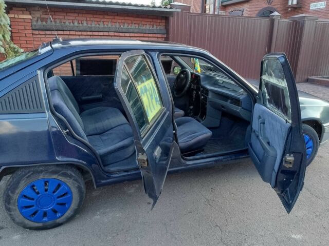 Опель Кадет 1991 в Черновцах на Automoto.ua Синий Опель Кадет, объемом двигателя 1.6 л и пробегом 100 тыс. км за 2200 $, фото 4 на Automoto.ua