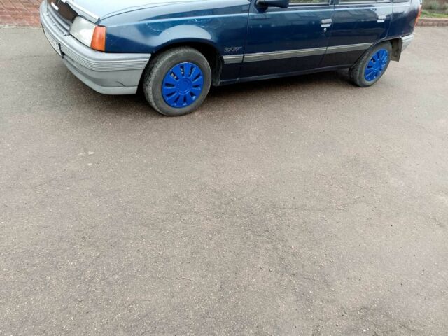 Опель Кадет 1991 в Черновцах на Automoto.ua Синий Опель Кадет, объемом двигателя 1.6 л и пробегом 100 тыс. км за 2200 $, фото 13 на Automoto.ua