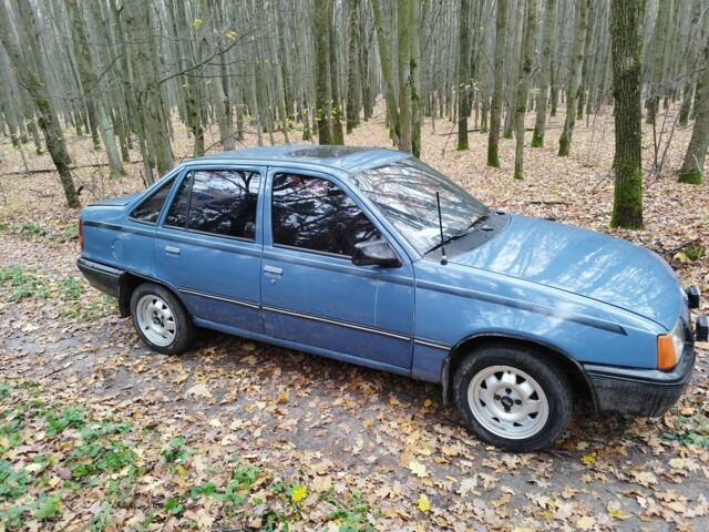 Синий Опель Кадет, объемом двигателя 1.3 л и пробегом 1 тыс. км за 714 $, фото 3 на Automoto.ua