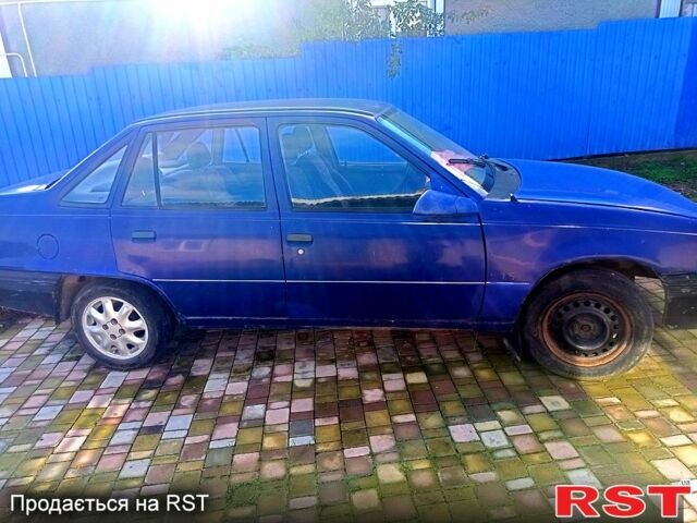 Синий Опель Кадет, объемом двигателя 1.6 л и пробегом 0 тыс. км за 750 $, фото 3 на Automoto.ua
